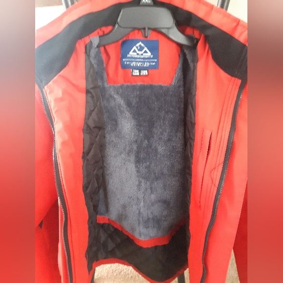 Men's Red Winter Coat Size Small - Picture 4 of 6